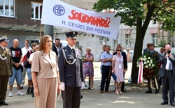 Ze zdjęcia z wiceminister zniknął napis „Narodowcy RP”. Ale zmieniła się też jej twarz. Są wyjaśnienia