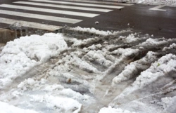 Warszawa. Ponad 1,5 mln zł kar zapłacą firmy, które nie odśnieżyły chodników zgodnie ze standardami