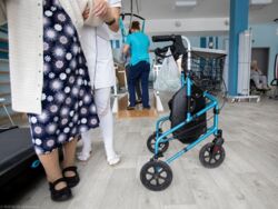 DPS gorszy niż więzienie. "Można wpaść w przepaść, nie wiedząc, kiedy ta 'odsiadka' się zakończy"