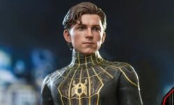 Spider-Man: Bez drogi do domu - nowe zdjęcia figurki Pajączka. Zniknął detal z czarno-złotego kostiumu