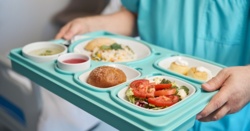 Ministerstwo Zdrowia wymyśliło nowy standard żywienia w szpitalach. Koszt? Nawet 750 mln zł rocznie