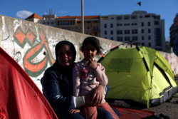 Agencje ONZ: po izraelskich atakach na Liban prawie 700 000 osób zostało przesiedlonych, a prawie 500 osób zginęło, w tym 84 dzieci