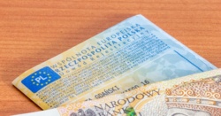 Podwyżki opłat komunikacyjnych 2026. Nowe stawki za prawo jazdy i rejestrację samochodu