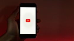 YouTube usuwa wideo z kanału walczącego o prawa człowieka?