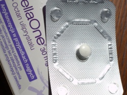 Czym naprawdę jest pigułka ellaOne? Tusk ukrył tę informację