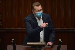 Większość parlamentarna obroniła ministra Czarnka