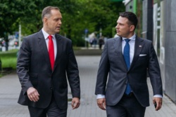 7de83630-6873-4a77-895e-73326002a0c3