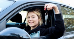 Dofinansowanie ponad 5000 zł do kursu na prawo jazdy. Dla kogo? W jaki sposób można otrzymać dopłatę? Oto lista