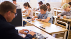 40-minutowe lekcje od 1 marca. Szkoły będą jak fabryki masła