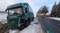 Ciężarówka zderzyła się z osobówką. Nie żyją mama i córka