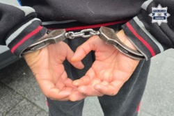 Recydywista z Zawiercia polował na życie kierowców i pieszych... 44-latek rozwiesił metalowy drut w poprzek ulicy