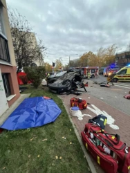 Zderzenie dwóch aut. Wielu rannych, w tym dzieci