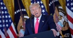 Donald Trump "gasi pożar, który sam wywołał". Idzie na ustępstwa w kwestii ceł