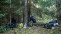 Zbiórka dla uchodźców. Śpiwory, apteczki, a nawet klipsy do zaciskania pępowiny. "Sytuacja ludzi w lasach jest bardzo różna"