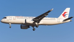 Chiński C919 wykonuje pierwszy lot międzynarodowy, mierząc w Boeinga i Airbusa