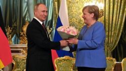Merkel Moskwy nie zmieniła, Kijowa nie przekonała