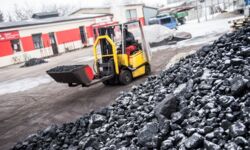 Węgiel na wagę złota. Niektórzy odchodzą ze składów opału z kwitkiem