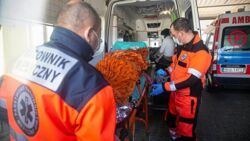 Migranci przy granicy pobici łomem i okradzeni. "Prosili o wodę"