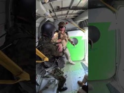 Tak! Spadochronowy skok desantowy zawsze z uśmiechem! To czysta przyjemność!