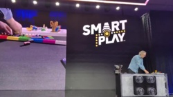 New LEGO SMART Play demo at CES