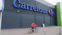 Ujawnił, kto mógłby przejąć sieć sklepów Carrefour w Polsce. Zaskakujący i szczegółowy plan