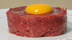 Bakterie E. coli w popularnym tatarze wołowym. GIS ostrzega