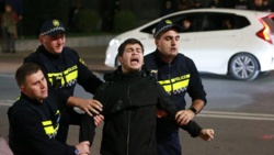 Tysiące ludzi w Tbilisi protestuje w obronie uwięzionej dziennikarki Mzii Amaglobeli