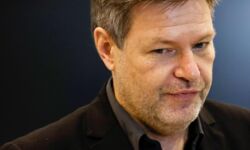 Minister gospodarki Niemiec: embargo na rosyjską ropę może wywołać braki paliw na wschodzie kraju i w Berlinie