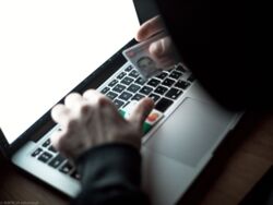 Nie odpisuj na tego maila. Nie daj się nabrać oszustom. Masowy atak na skrzynki Polaków