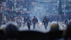 Wideo. Studenci starli się z policją w Dżakarcie o przywileje mieszkaniowe posłów