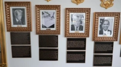 Trump drwi z Bidena i Obamy. Wywiesił obraźliwe podpisy pod "portretami"