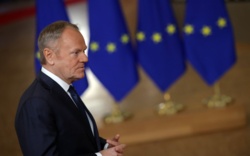 Rząd Donalda Tuska traci zwolenników a zyskuje przeciwników. Nowy sondaż