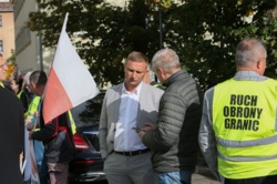 Członek Ruchu Obrony Granic z zarzutami. Za legitymowanie na moście