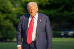 Trump wstrzymał atak na Iran pod warunkiem możliwości szybkiego zawarcia porozumienia: „Zgodziłem się, dla dobra świata”