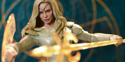 Eternals - niesamowita figurka Theny; detale, 5 broni i złoty kostium. Zobaczcie