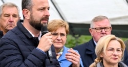 Radna próbowała załatwić posadę mężowi. Przypadkowo zamieściła wpis