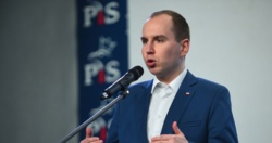 Andruszkiewicz wezwany do prokuratury. Usłyszy zarzuty prokuratorskie.