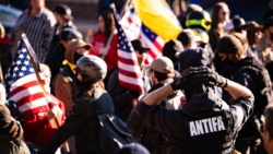 „Chora i niebezpieczna” – Trump klasyfikuje Antifę jako organizację terrorystyczną