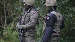 SG: W czasie forsowania granicy przez migrantów służby białoruskie puszczały hymn Polski