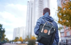 Ekspertka: brakuje systemowej odpowiedzi na potrzeby młodych, którzy są pozbawieni dachu nad głową [WYWIAD]