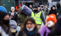 Premier: Chcemy, by państwo płaciło osobom przyjmującym uchodźców