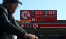 Rząd we wtorek zajmie się obniżką akcyzy na paliwa i energię elektryczną