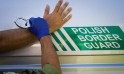Polskie służby udaremniły próbę siłowego przedarcia się migrantów przez granicę