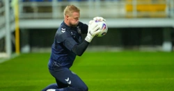 Najwierniejszy kibic reprezentacji Danii oglądał mecz przez... dziurę w płocie