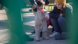 "Hejtującym proponuję stanąć naprzeciw wyziębionego dziecka". Mieszkańcy Michałowa otworzyli punkt pomocy