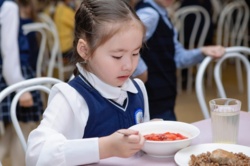 Masowe zatrucie w szkole. Ponad 300 dzieci w szpitalach