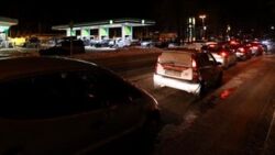 Wojna na Ukrainie. Ceny paliw. Kolejki na stacjach benzynowych, na niektórych drożeje benzyna