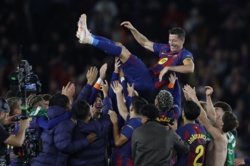 Szpaler, okrzyki i owacje na Camp Nou. Pożegnanie Lewandowskiego