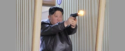Kim Dzong Un w fabryce broni. Zabrał córkę na testy nowego pistoletu