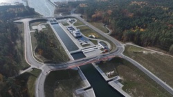 NIK składa zawiadomienia do prokuratury. W tle przekop Mierzei Wiślanej